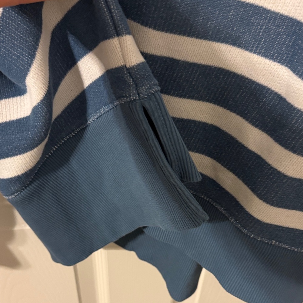 American Eagle Outfitters Cozy Sweatshirt - Picture 5 of 6